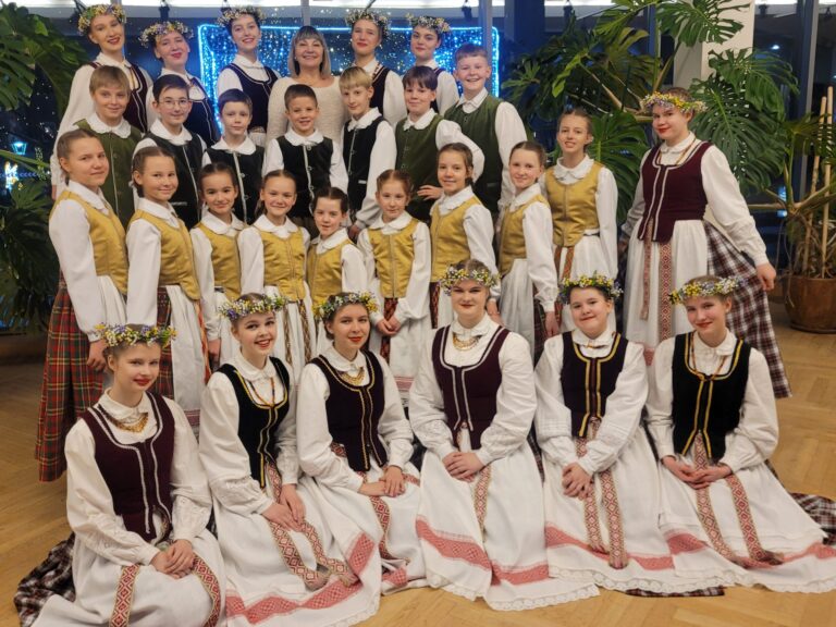 Liaudiškų šokių kolektyvas „Vijurkas švęs kūrybinės veiklos 40-metį!