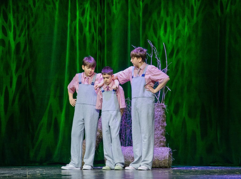Troškūnų teatro studijos „Mes“ sėkmė festivalio „Šimtakojis“ regioniniame ture