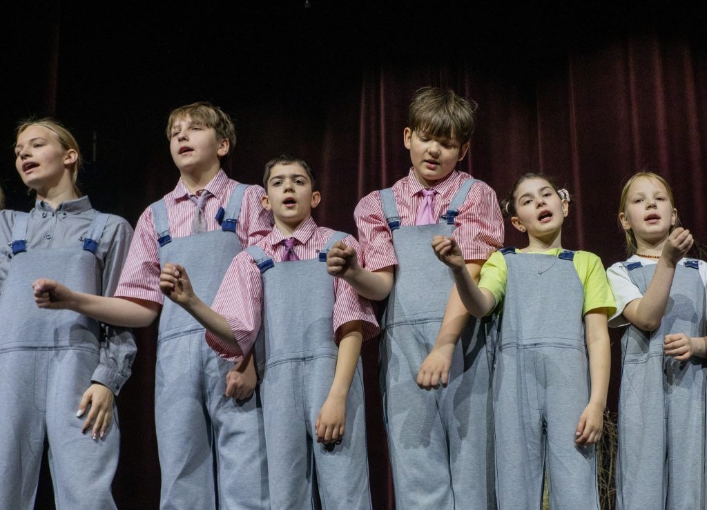Troškūnų teatro studijos „Mes“ sėkmė festivalio „Šimtakojis“ regioniniame ture