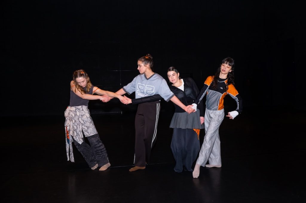 Prancūzų choreografo baleto fantazija „Du į priekį, viens atgal“ atkeliauja į Anykščius
